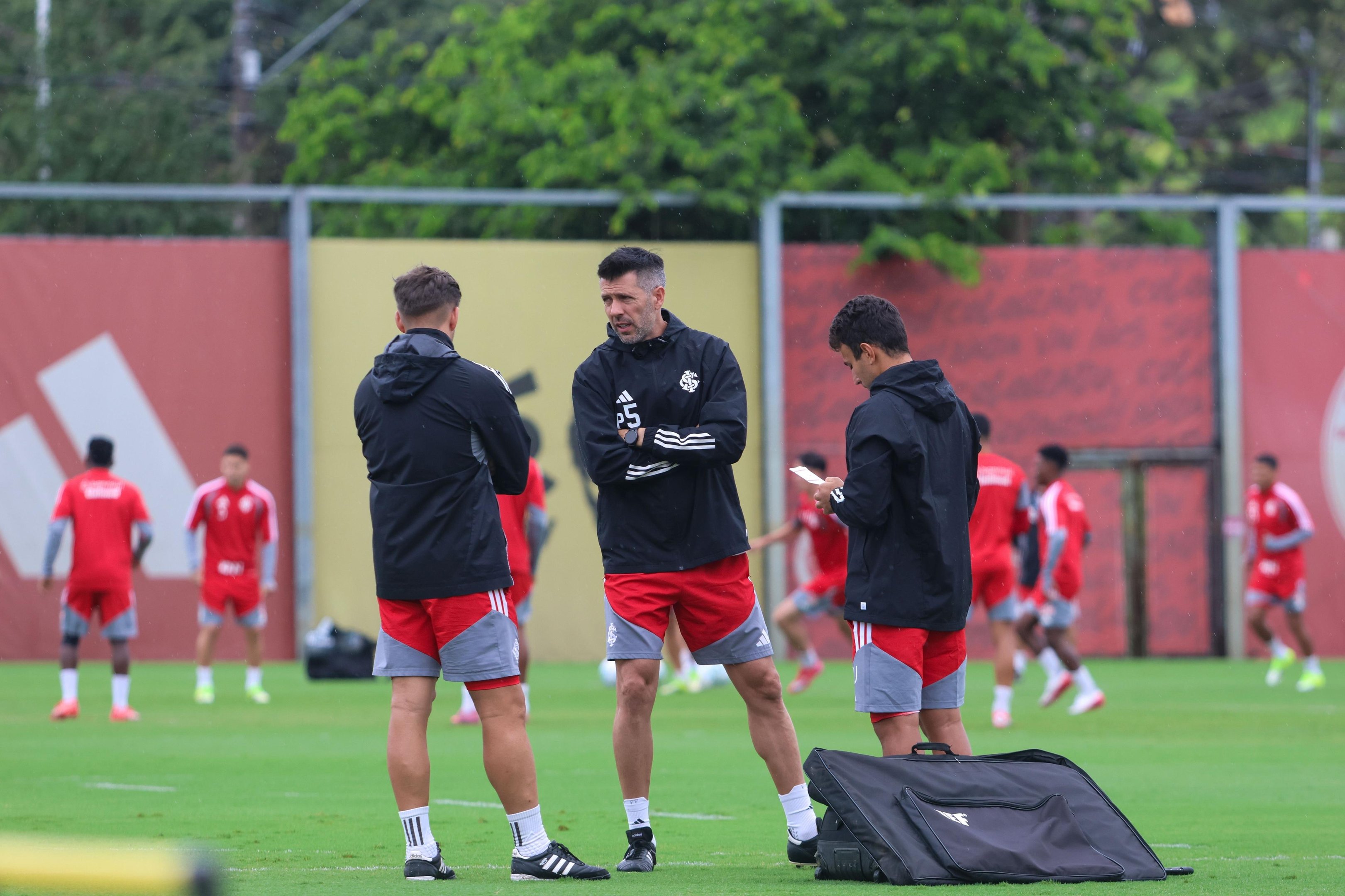 Paulo Pezzolano n&atilde;o contar&aacute; com o zagueiro Gabriel Mercado contra o Botafogo