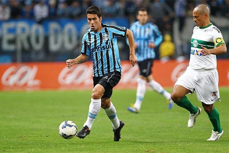 Alex marcou o gol da vit&oacute;ria do Coritiba sobre o Gr&ecirc;mio por 3 a 2, na Arena, em 2014