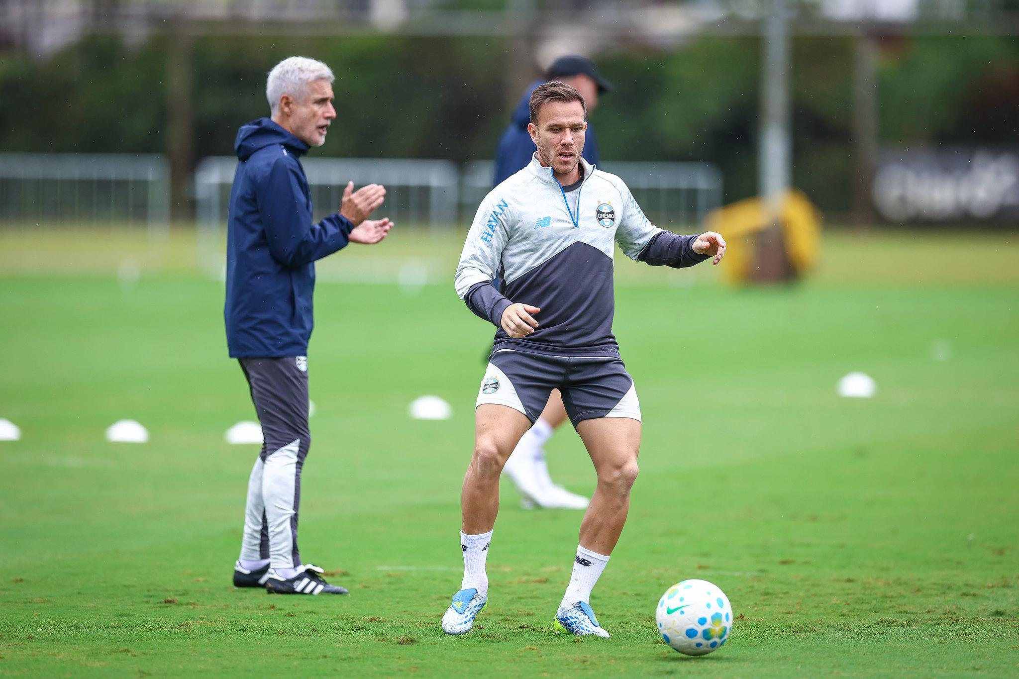 Arthur vai estar em campo diante do Coxa, neste domingo, na Arena