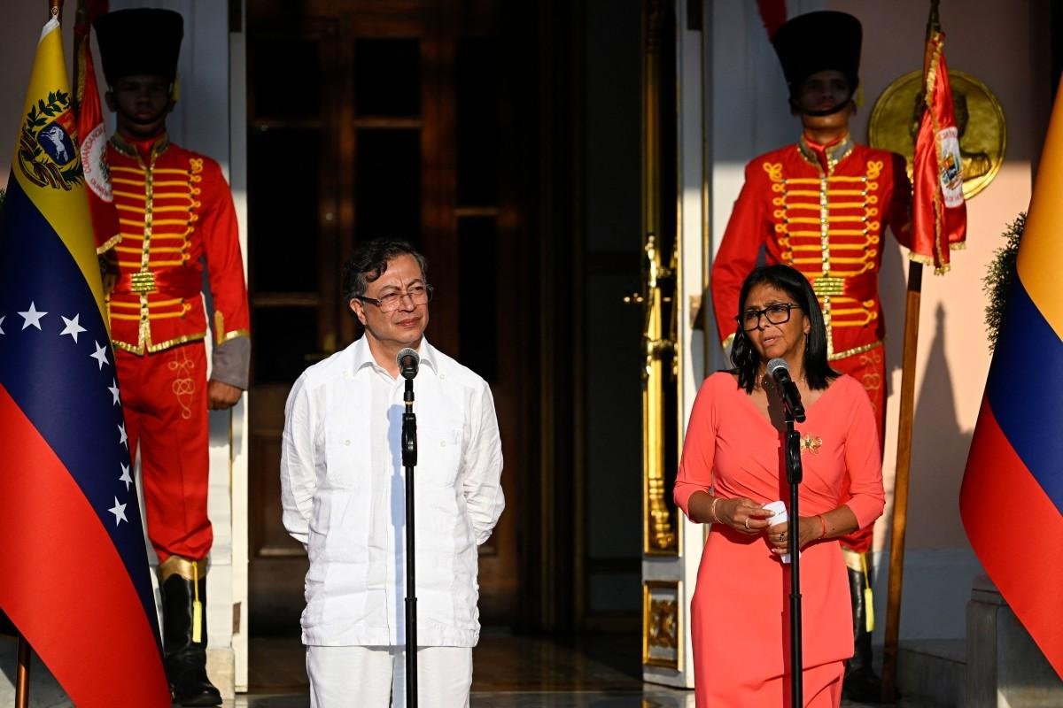 Esta &eacute; a primeira visita oficial de um chefe de Estado ao pa&iacute;s desde a captura de Nicol&aacute;s Maduro pelas for&ccedil;as americanas em janeiro