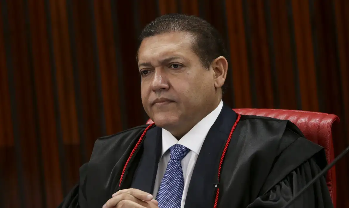 Nunes Marques vai assumir o comando do TSE ap&oacute;s o fim do mandato da atual presidente, ministra C&aacute;rmen L&uacute;cia