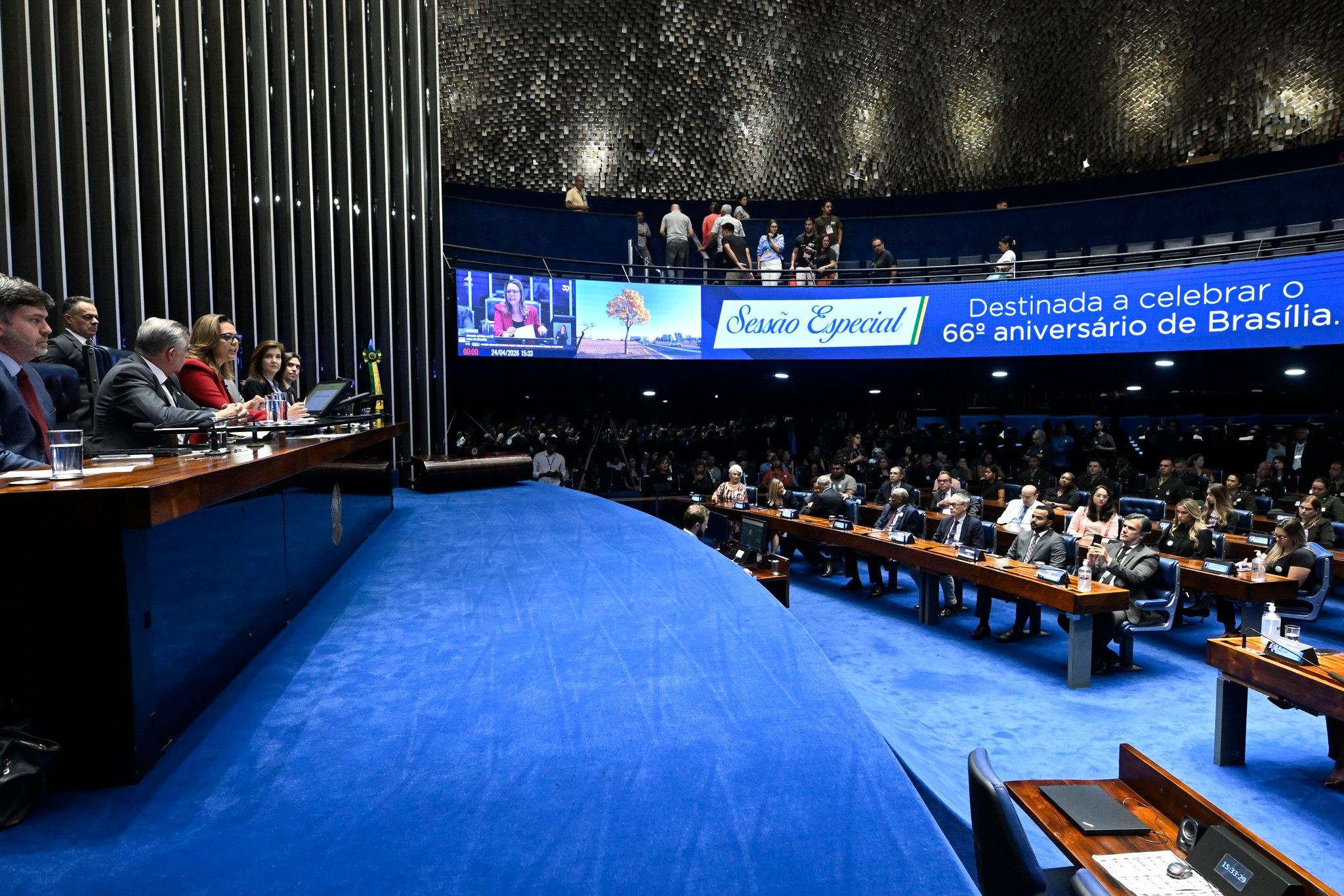 Senadores da bancada do Distrito Federal usaram a data para cobrar responsabiliza&ccedil;&atilde;o pelo esc&acirc;ndalo financeiro