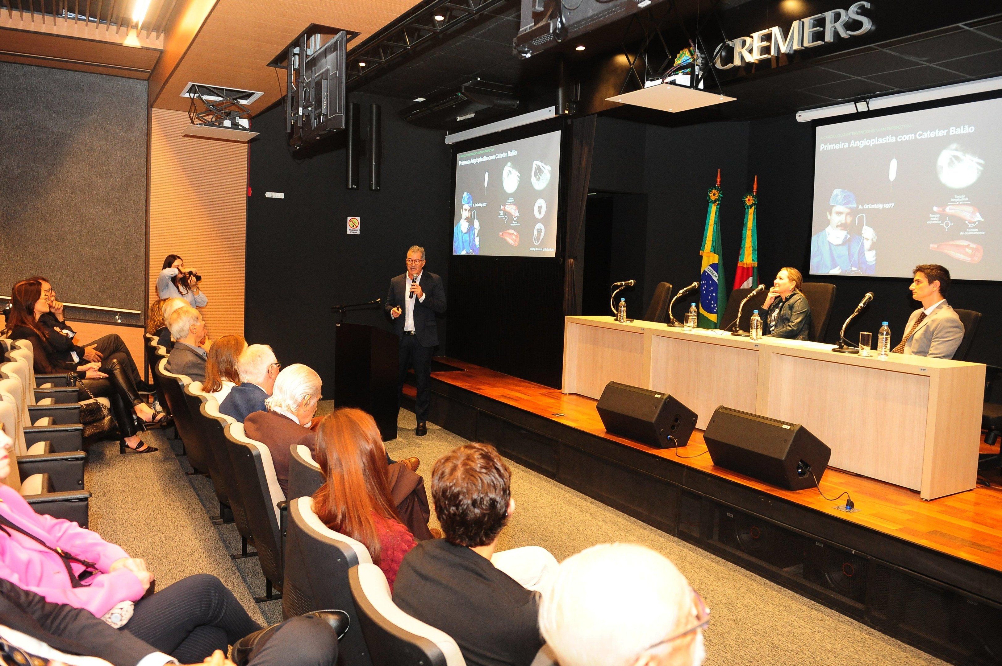 Elei&ccedil;&otilde;es reconduzem S&eacute;rgio de Paula Ramos &agrave; presid&ecirc;ncia Academia Sul-Rio-Grandense de Medicina