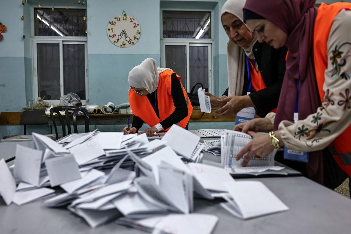 Quase 1,5 milh&atilde;o de pessoas estavam registradas para votar na Cisjord&acirc;nia e 70.000 em Deir al Balah