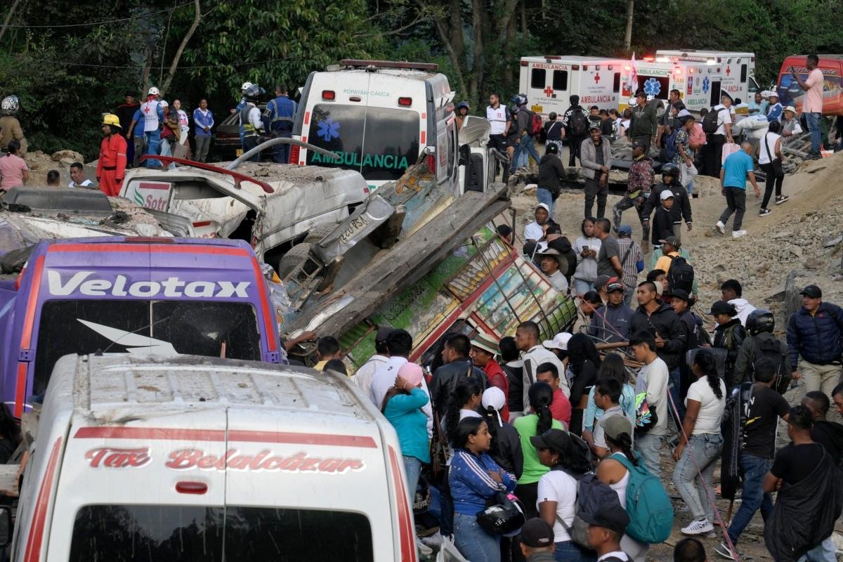 Col&ocirc;mbia registra ataque de guerrilha mais letal em d&eacute;cadas