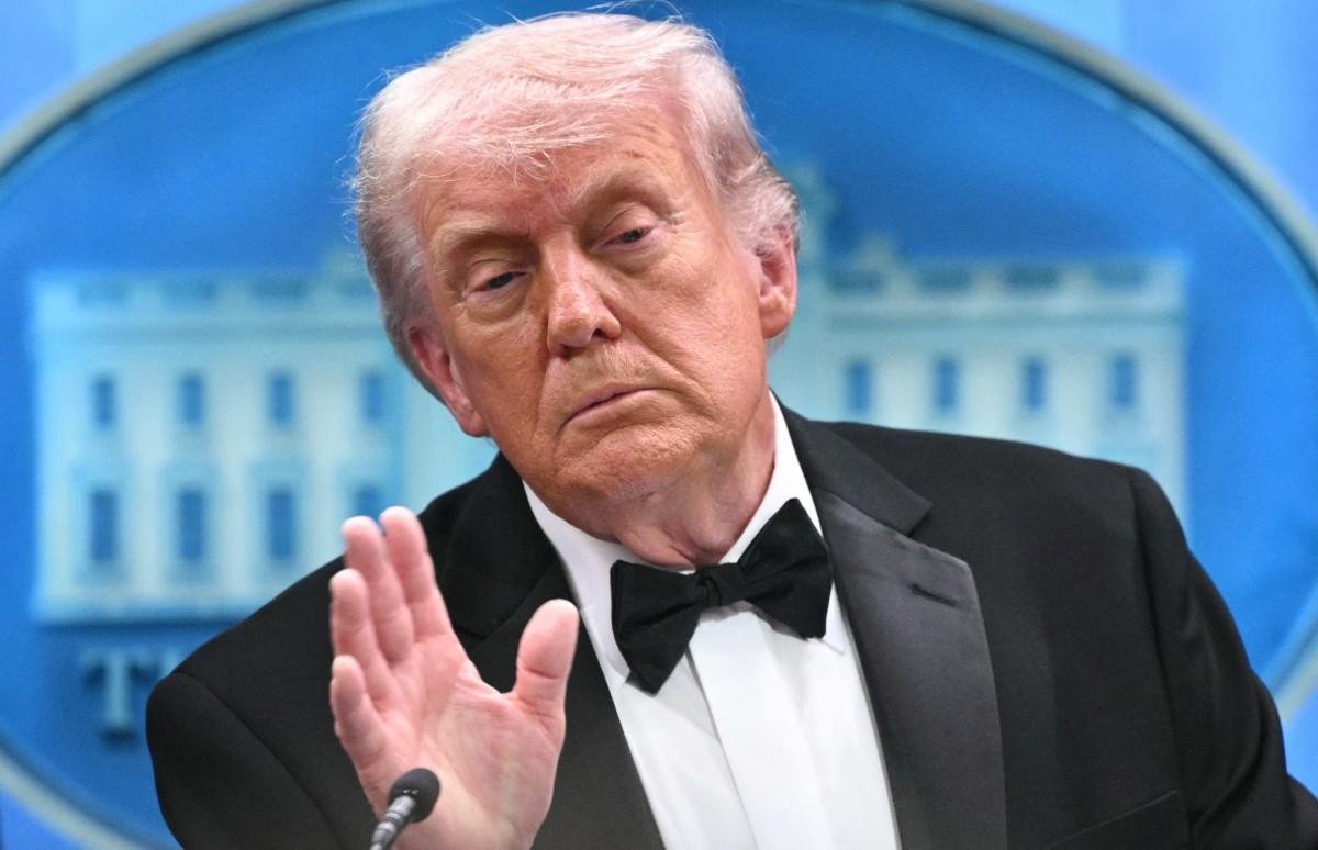 Trump descarta liga&ccedil;&atilde;o de 'lobo solit&aacute;rio' com guerra no Ir&atilde; ap&oacute;s ataque no jantar da Casa Branca