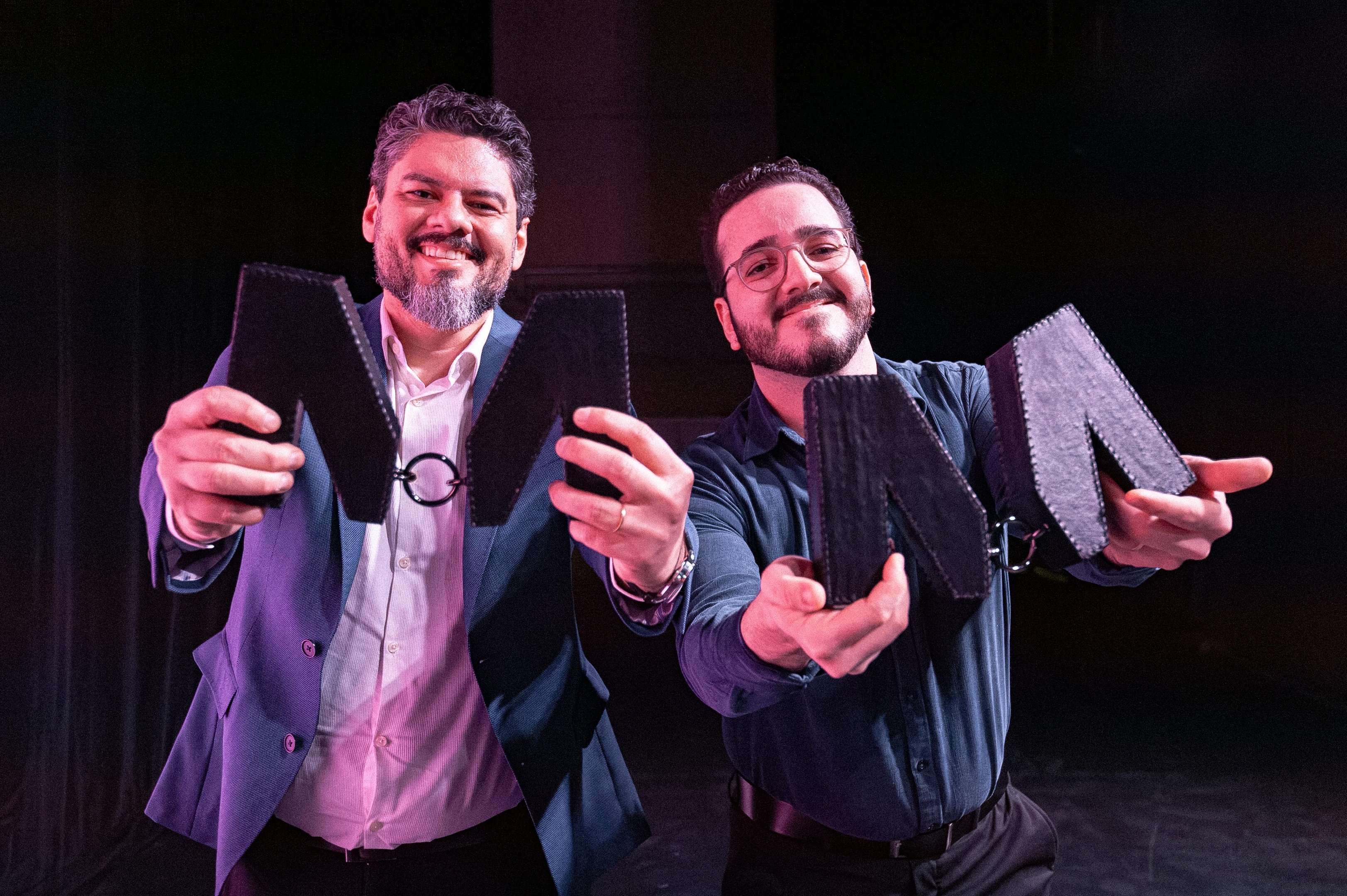 Diretor Allan Deberton e ator Yuri Gomes com pr&ecirc;mios do Festival de Guadalajara