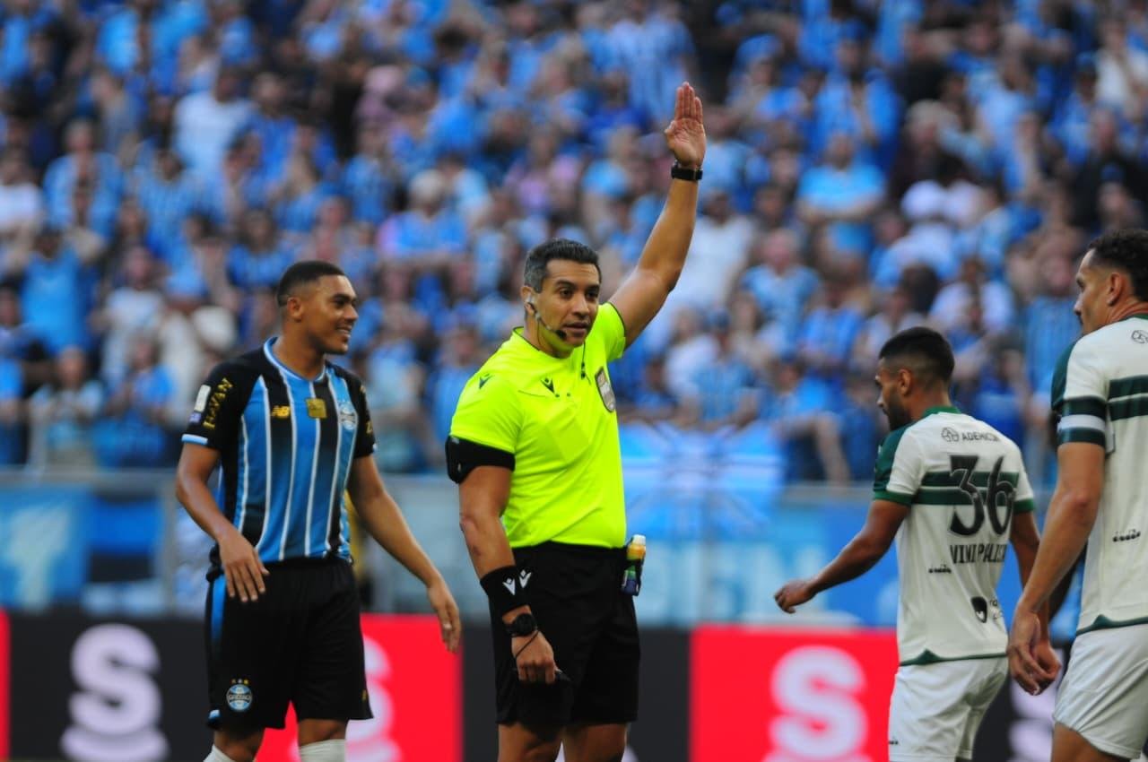 Gr&ecirc;mio encara o Coritba na Arena