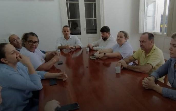 Por determina&ccedil;&atilde;o do prefeito Guar&aacute; foi constitu&iacute;do um grupo de trabalho para dar continuidade ao di&aacute;logo com a categoria