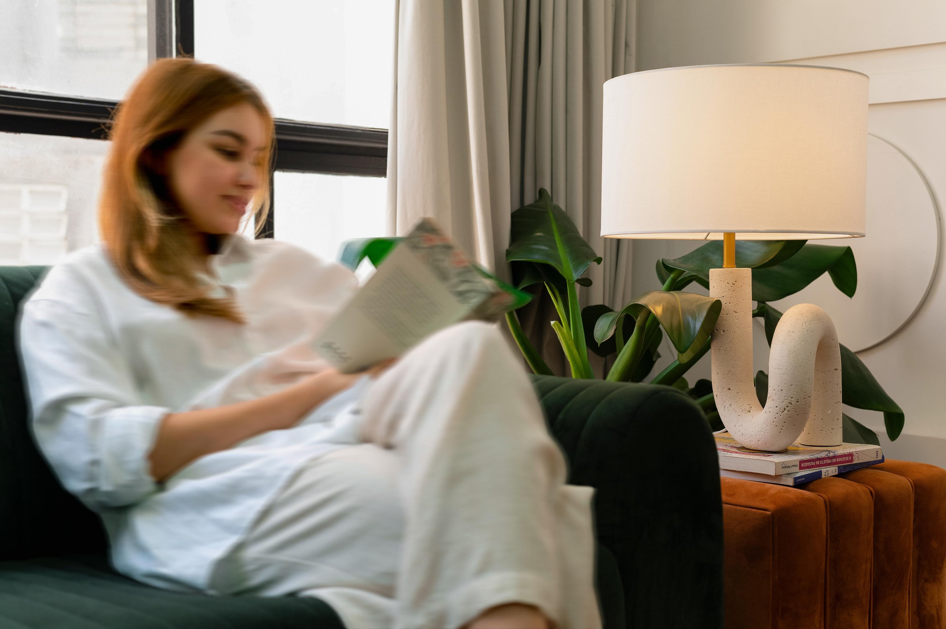 Lumin&aacute;rias de mesa e abajures s&atilde;o op&ccedil;&otilde;es para ampliar conforto visual