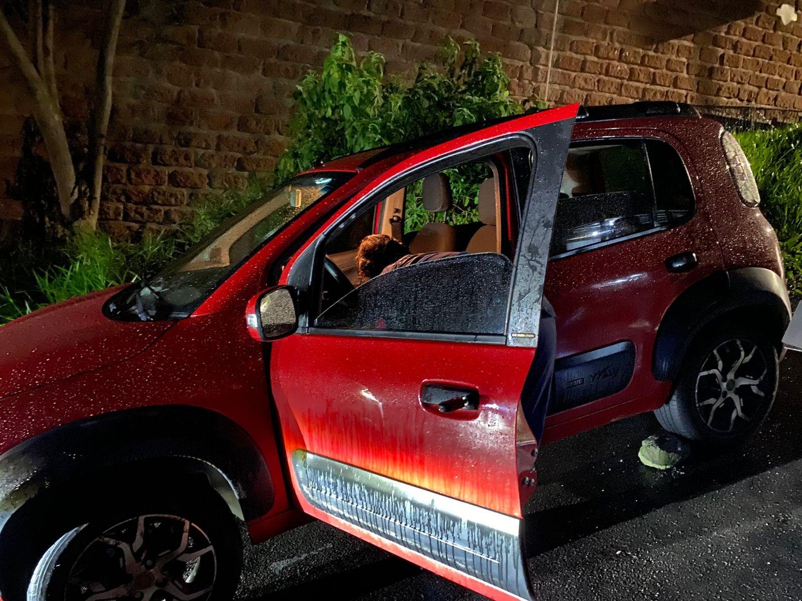 Casal foi baleado dentro de autom&oacute;vel na Vila Jardim, em Porto Alegre