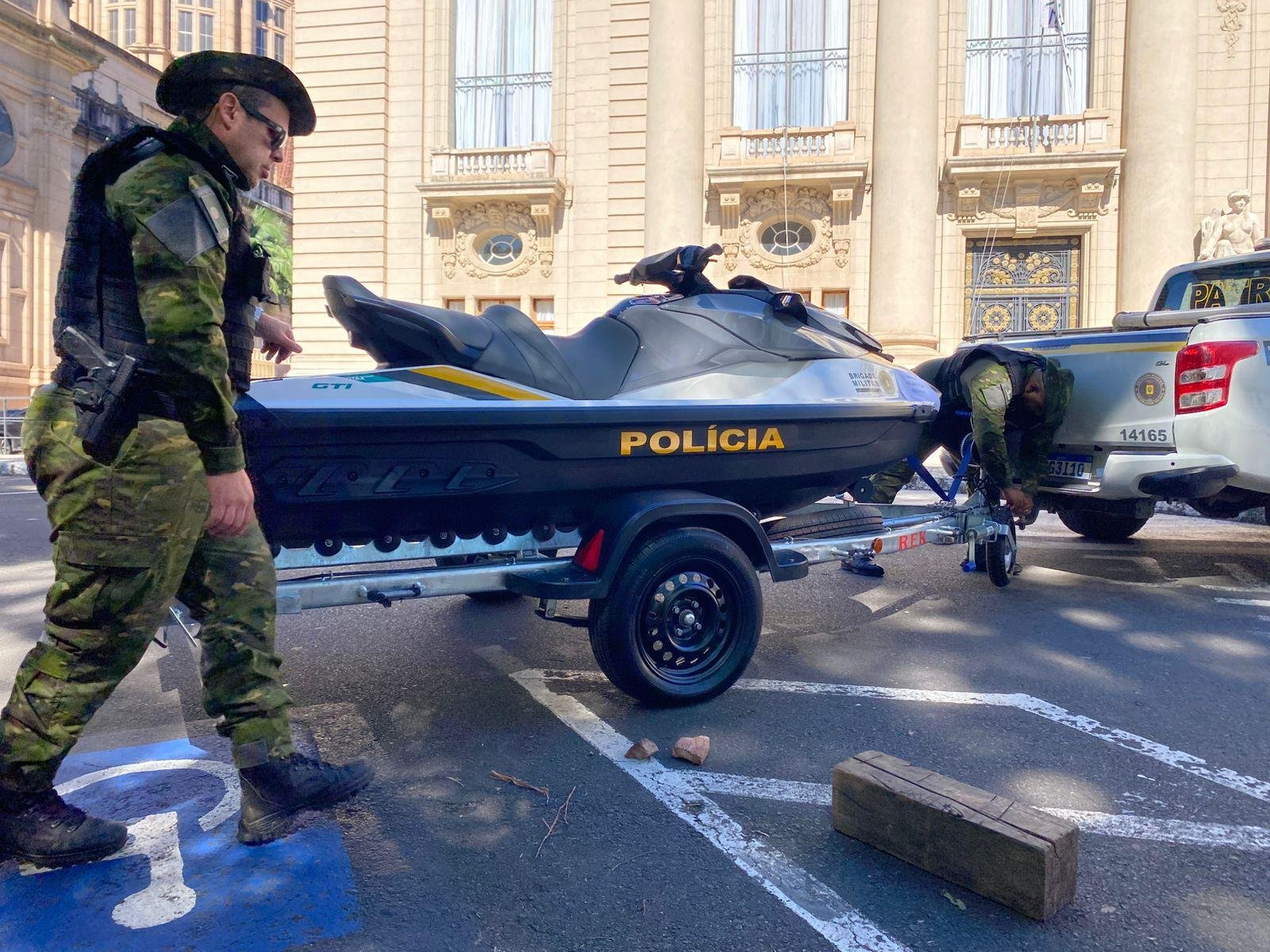 Jet-Ski e mais 30 viaturas foram entregues &agrave; Brigada Militar nesta segunda-feira