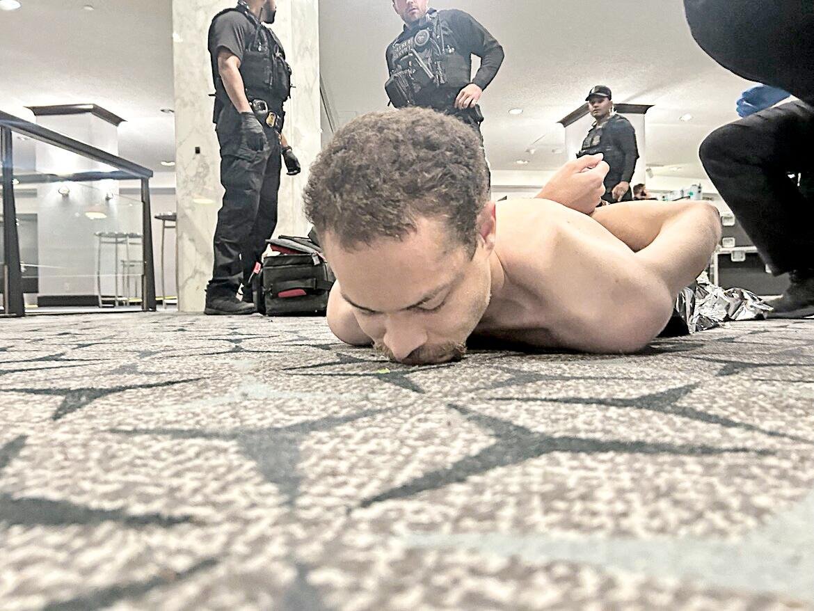 Atirador que abriu fogo em jantar na Casa Branca &eacute; acusado de tentar matar Trump