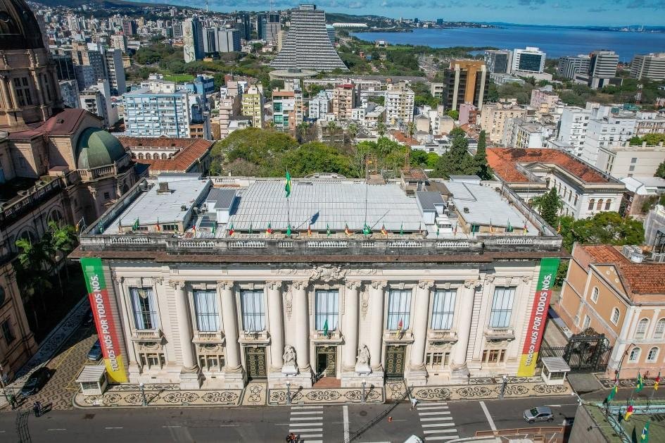 Metade do valor seguir&aacute; ordem cronol&oacute;gica, com prioridade a idosos e doentes graves; outra metade ir&aacute; para acordos diretos com des&aacute;gio de 40%