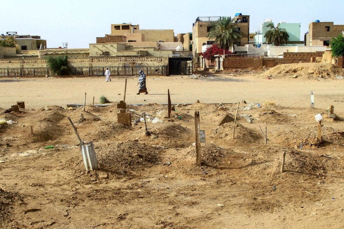 Conflito entre o Ex&eacute;rcito sudan&ecirc;s e as For&ccedil;as de Apoio R&aacute;pido provocou ao menos dezenas de milhares de mortes