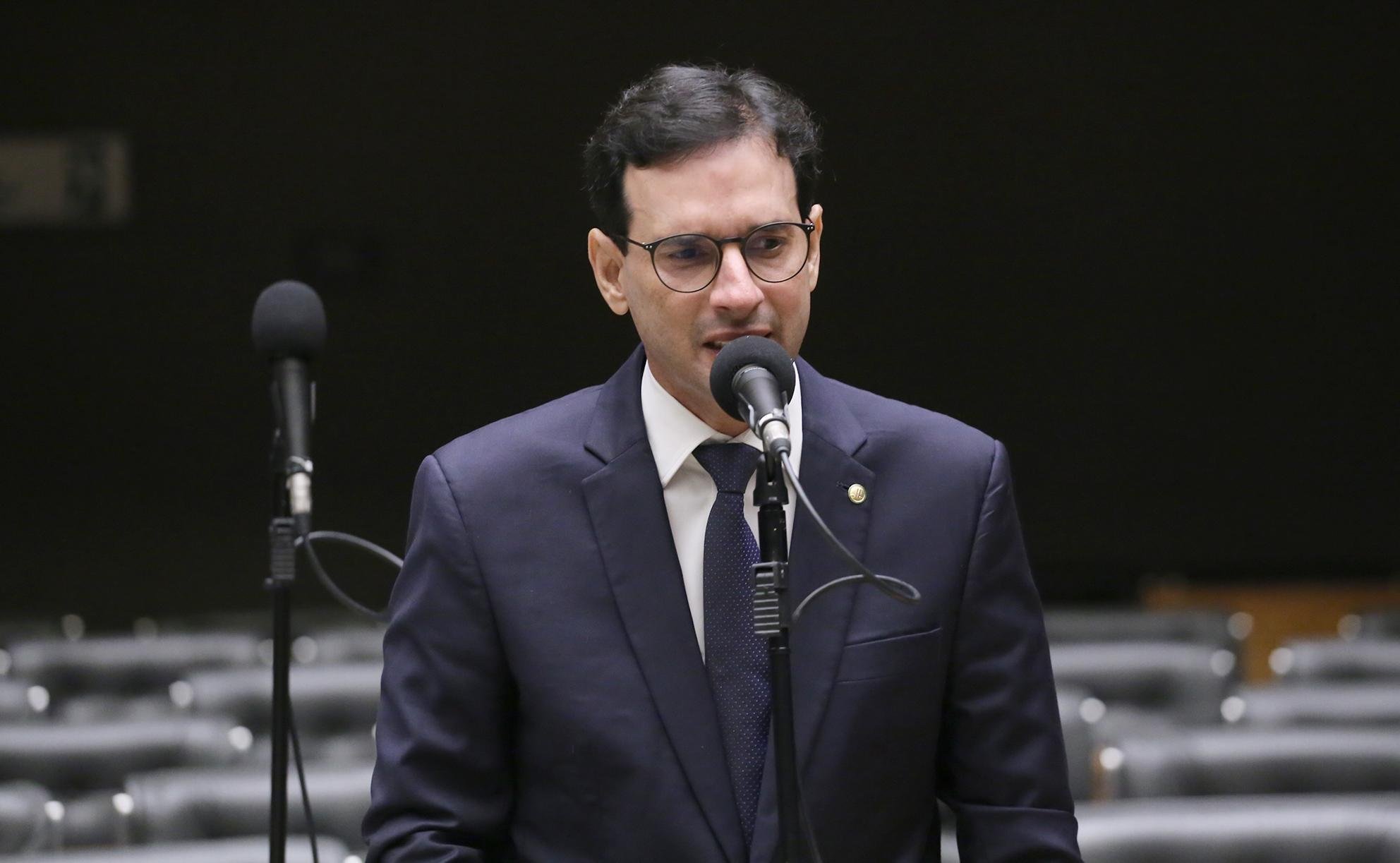 Leo Prates (BA) relatou projeto de lei sobre redu&ccedil;&atilde;o da jornada na Comiss&atilde;o de Trabalho e incluiu regra de transi&ccedil;&atilde;o para minimizar impacto na economia