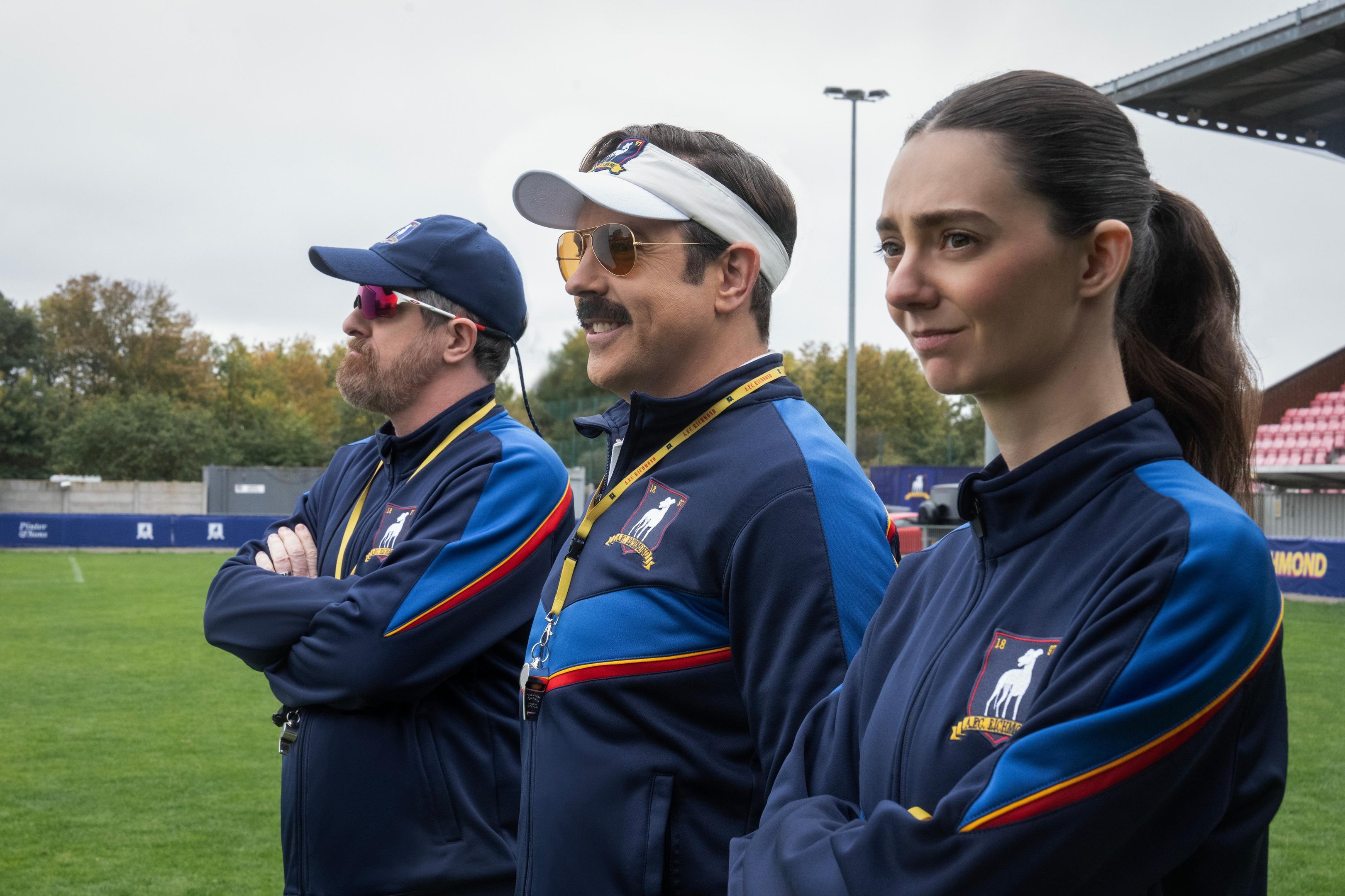 Ted agora passa a treinar um time de futebol feminino