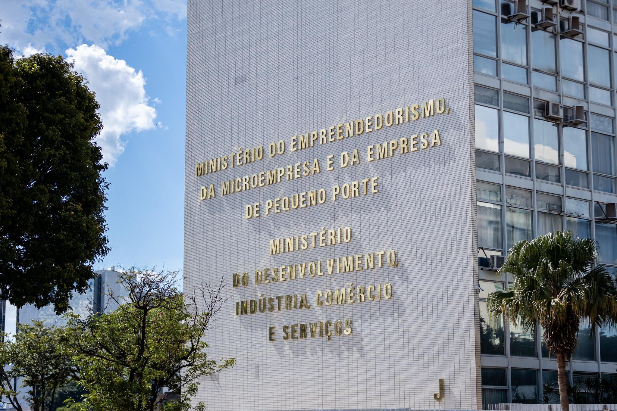 Pr&aacute;tica regulamentada pela OMC, o drawback &eacute; um mecanismo que reduz ou elimina tributos sobre insumos usados na produ&ccedil;&atilde;o de bens que ser&atilde;o exportados