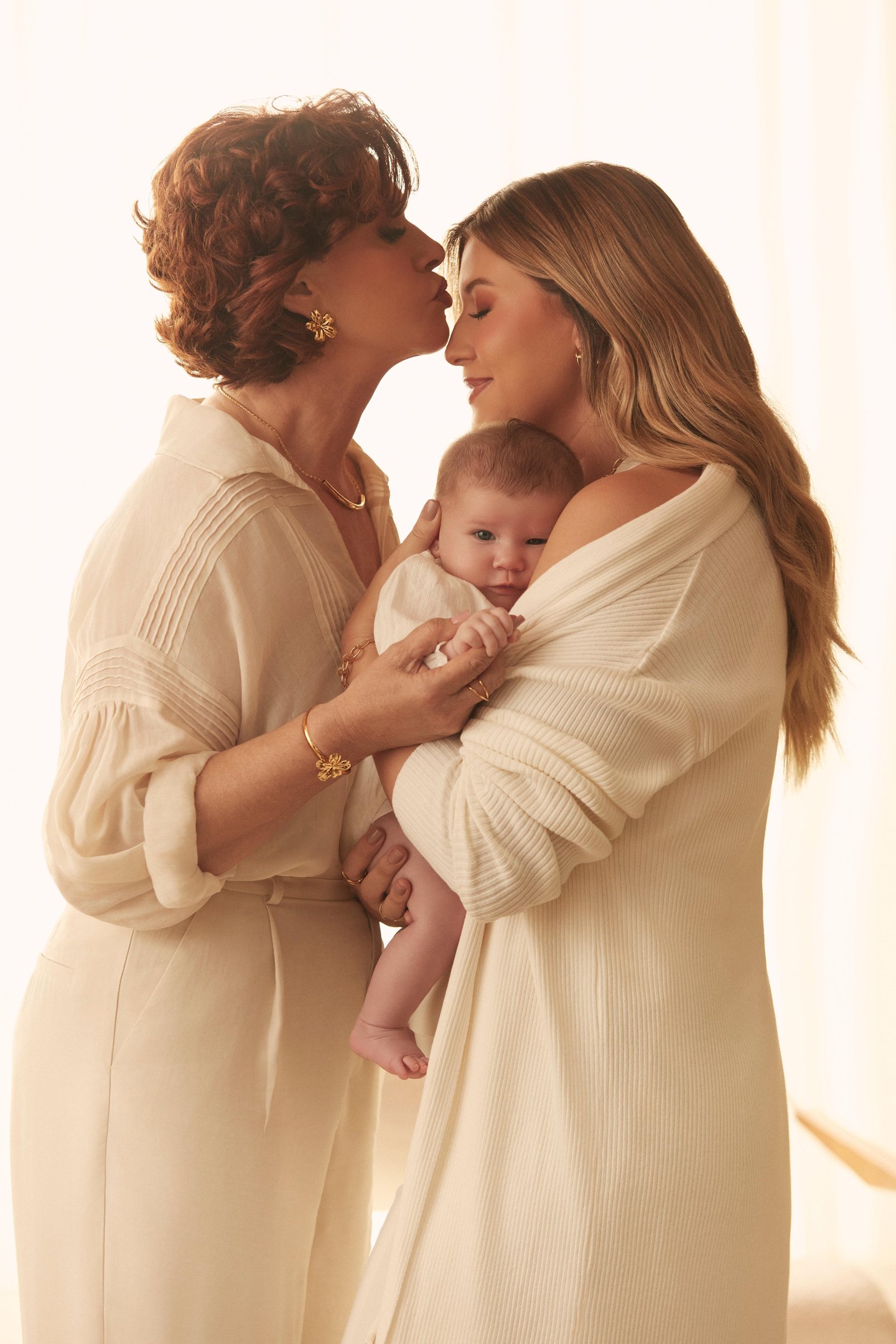Influenciadora Niina Secrets, ao lado de sua m&atilde;e, Marisa, e de sua filha, Elisa, em campanha do Dia das M&atilde;es