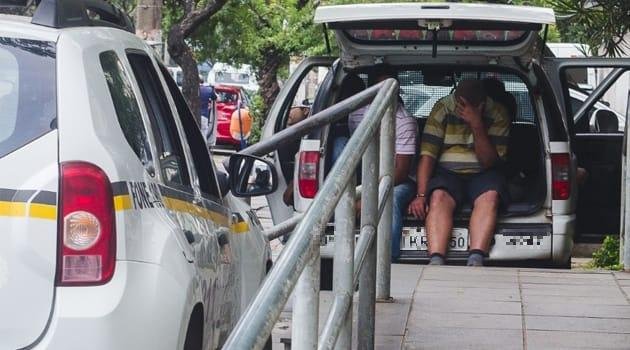 Justi&ccedil;a proibiu que presos fiquem em viaturas, delegacias e outros lugares ap&oacute;s o registro de flagrante ou  para a comunica&ccedil;&atilde;o do cumprimento de mandado