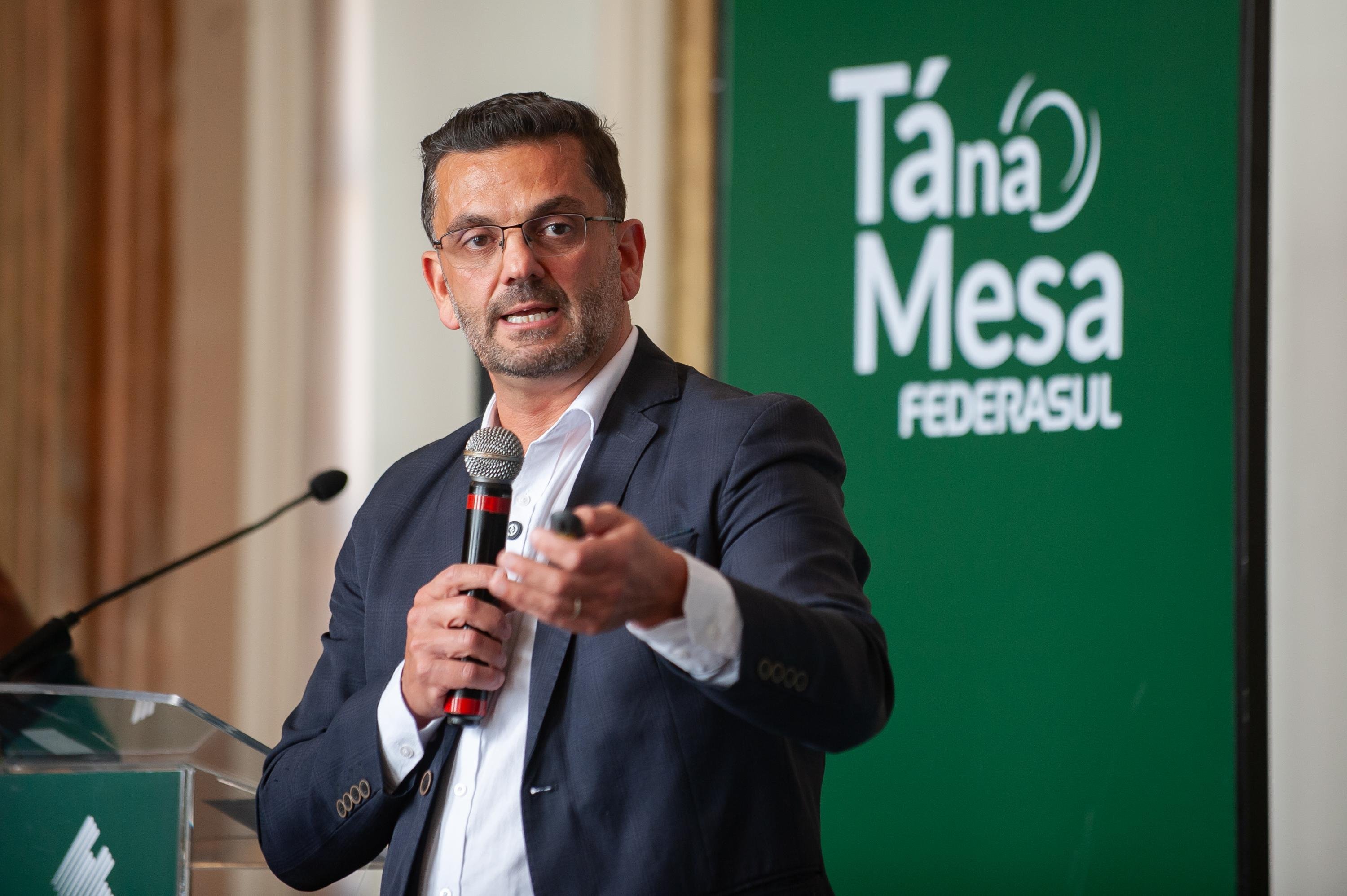T&aacute; Na Mesa com o pr&eacute;-candidato ao Governo do Estado pelo PSDB, Marcelo Maranata