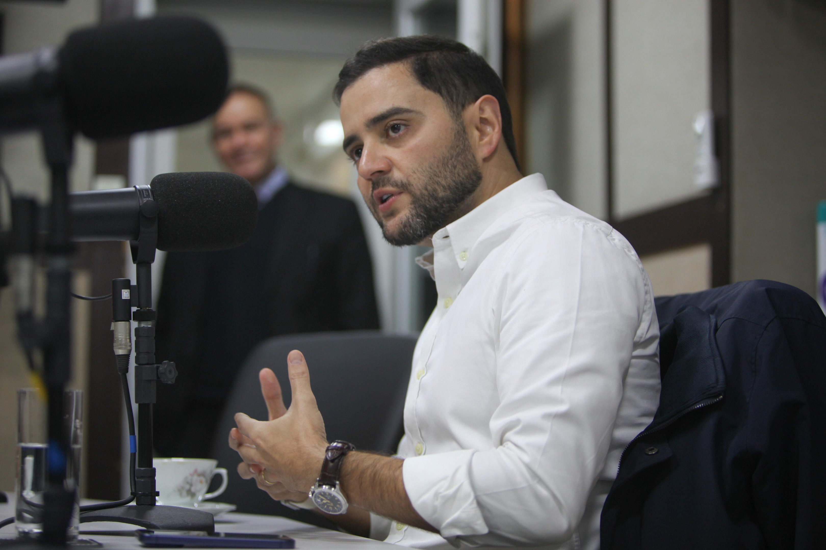 Vice-governador e pr&eacute;-candidato ao governo do RS falou ao Esfera P&uacute;blica, da R&aacute;dio Gua&iacute;ba
