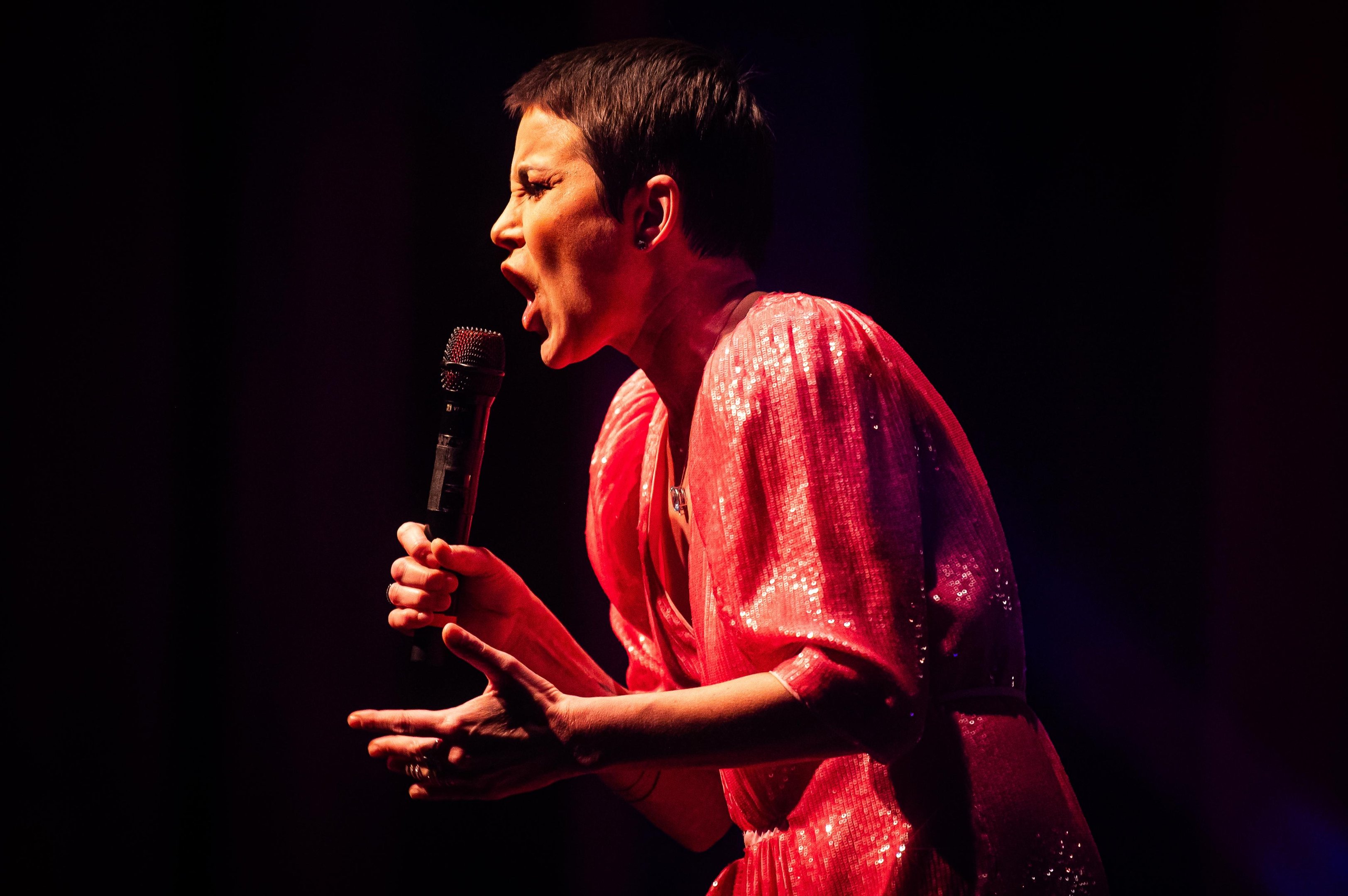 Na quinta, 30, 20h30min, a Simjazz Orquestra apresenta &ldquo;Elis & Tom: Esse Amor, Uma Can&ccedil;&atilde;o&rdquo;, sob dire&ccedil;&atilde;o art&iacute;stica, arranjos e reg&ecirc;ncia de Edu Martins, com can&ccedil;&otilde;es interpretadas por Marilia Piovesan, Rodrigo Fischmann e R&ecirc; Adegas