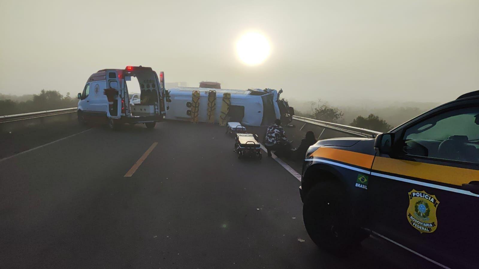 Acidente no km km 253 da BR 285, em Cir&iacute;aco, entre uma Van de Vanini e uma Chevrolet Montana deixou, pelo menos, 11 feridos