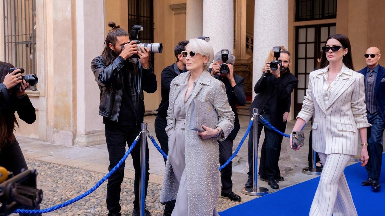 Miranda e Andy reaparecem lado a lado, em uma composi&ccedil;&atilde;o que contrap&otilde;e autoridade editorial e independ&ecirc;ncia visual