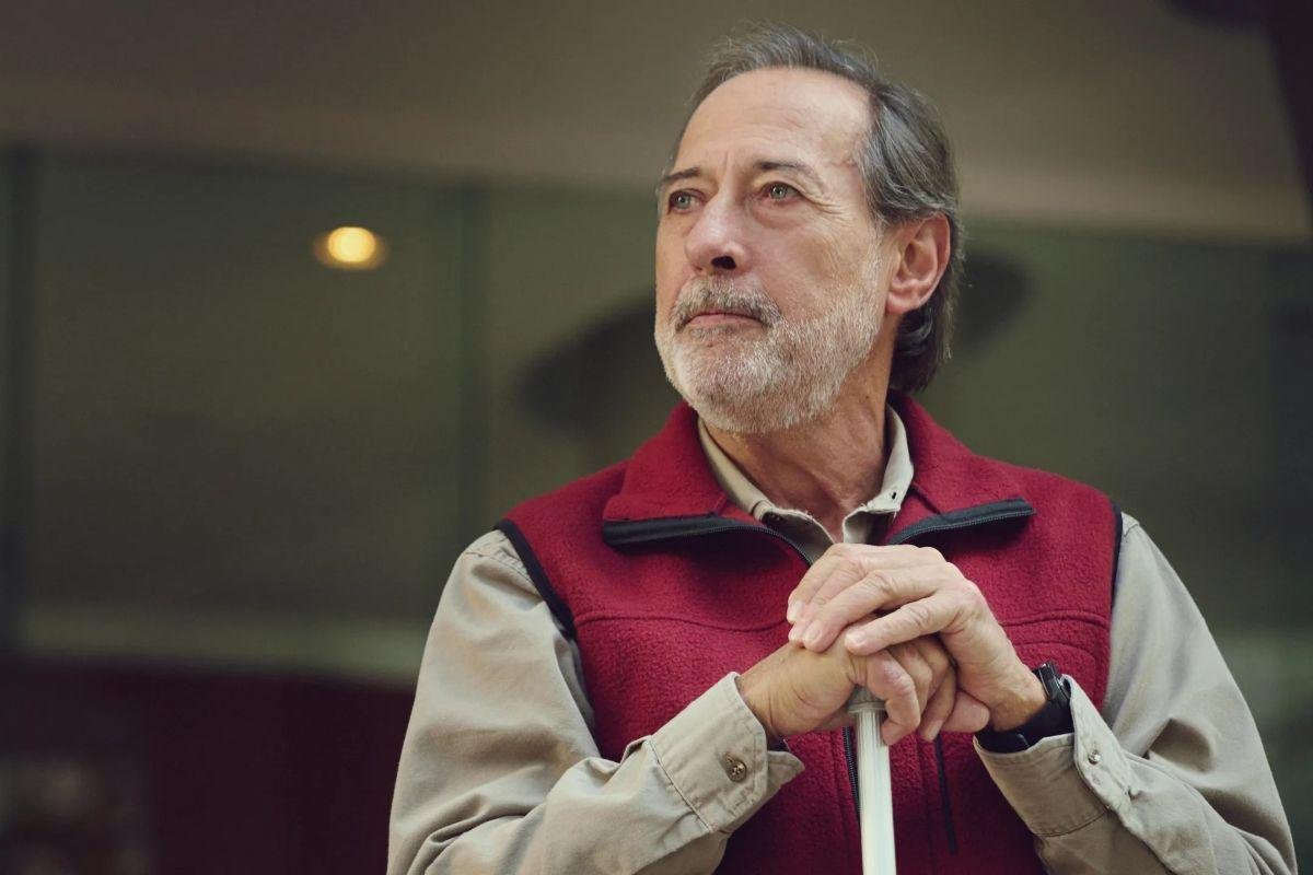 Guillermo Francella vive o personagem amb&iacute;guo e cativante na s&eacute;rie