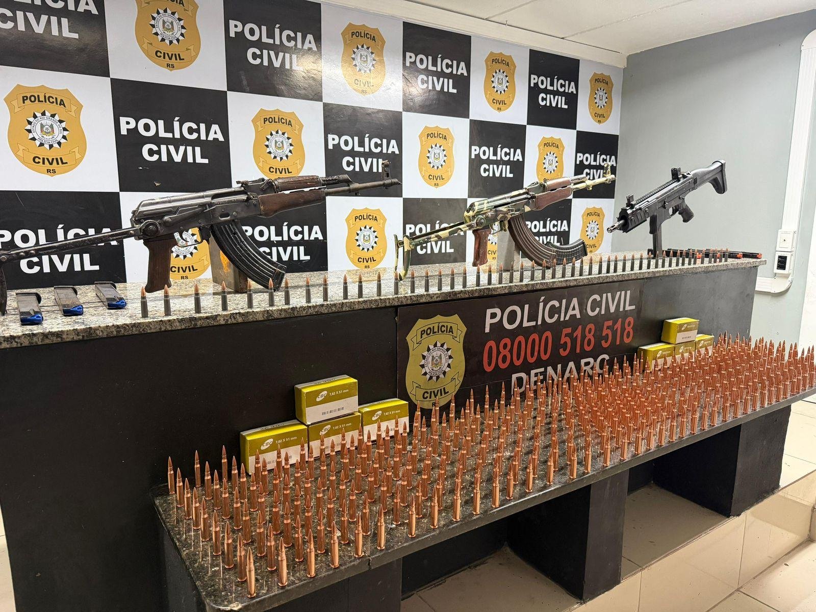 Al&eacute;m de fuzis, a Pol&iacute;cia Civil aprendeu muni&ccedil;&otilde;es e carregadores em Porto Alegre