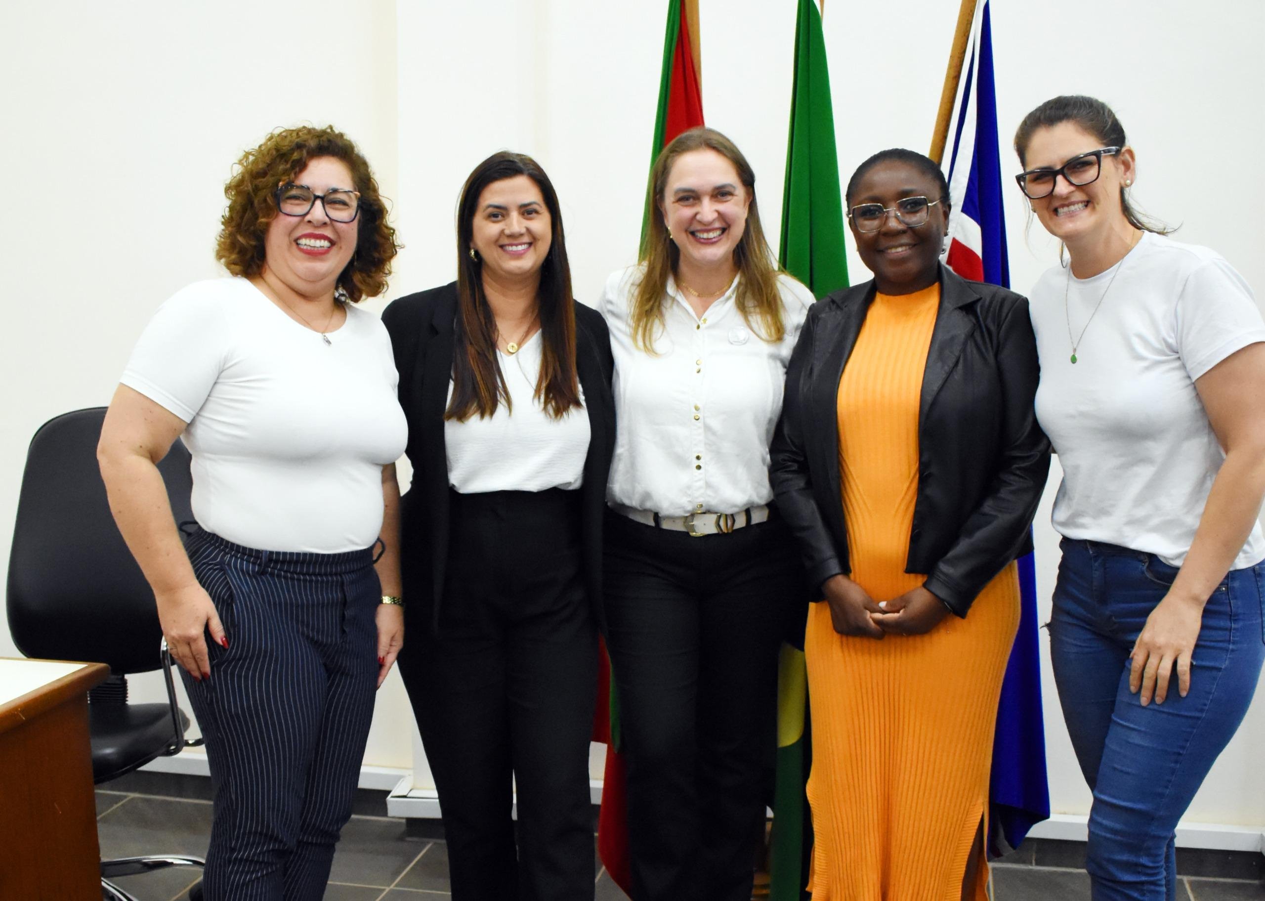 A nova procuradora (ao centro) j&aacute; sinalizou que a prioridade ser&aacute; a articula&ccedil;&atilde;o institucional