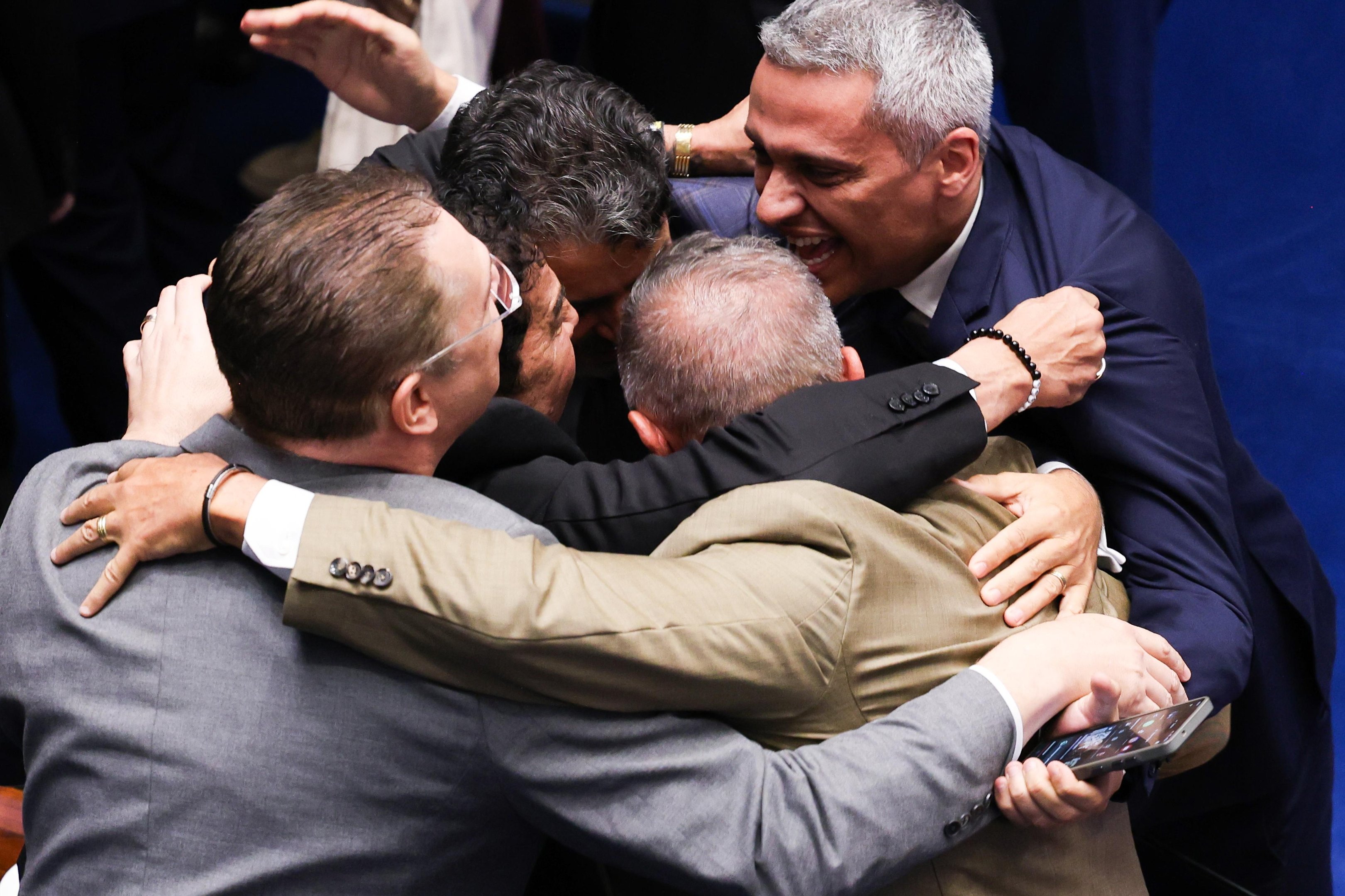 Senadores de oposi&ccedil;&atilde;o celebram a rejei&ccedil;&atilde;o do nome de Jorge Messias