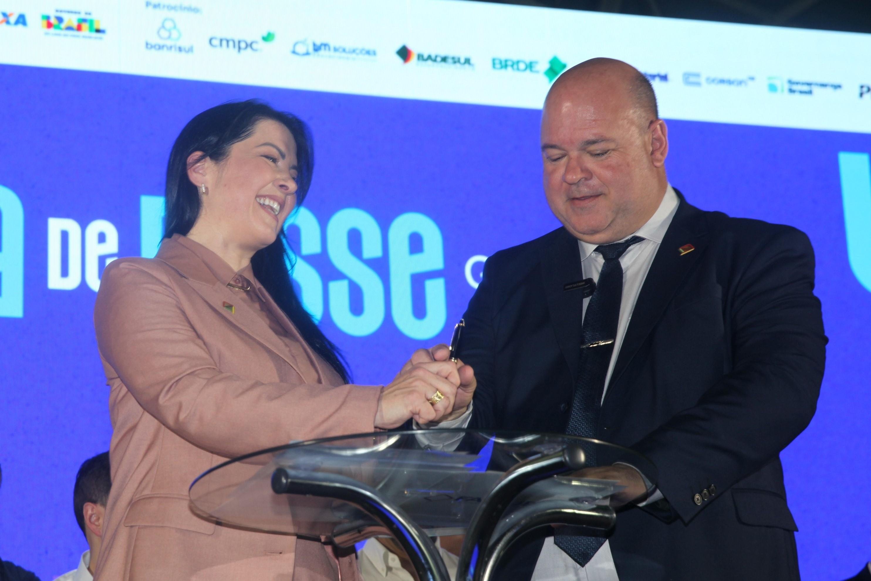 Cerim&ocirc;nia de posse do novo presidente da Famurs, Ique Vedovato