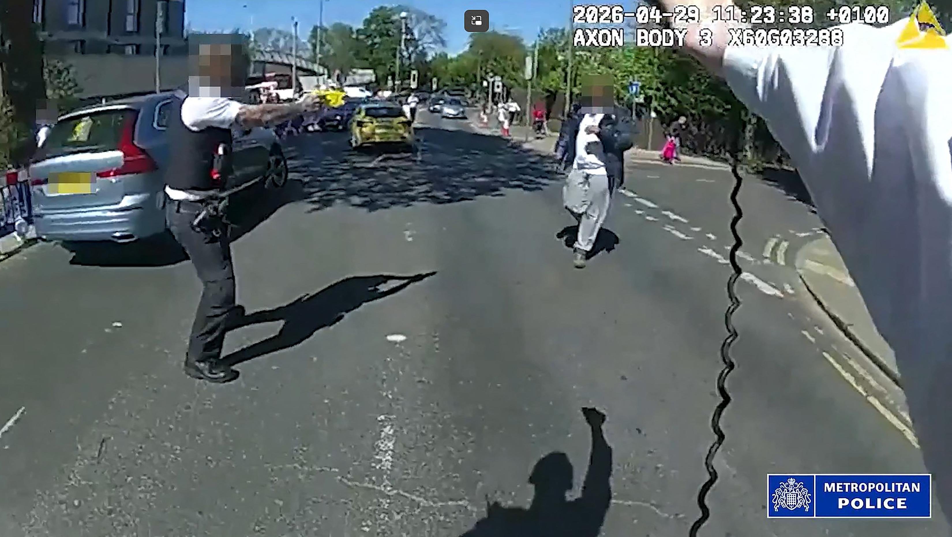 Pol&iacute;cia brit&acirc;nica indicia homem pelo esfaqueamento de dois judeus em Londres
