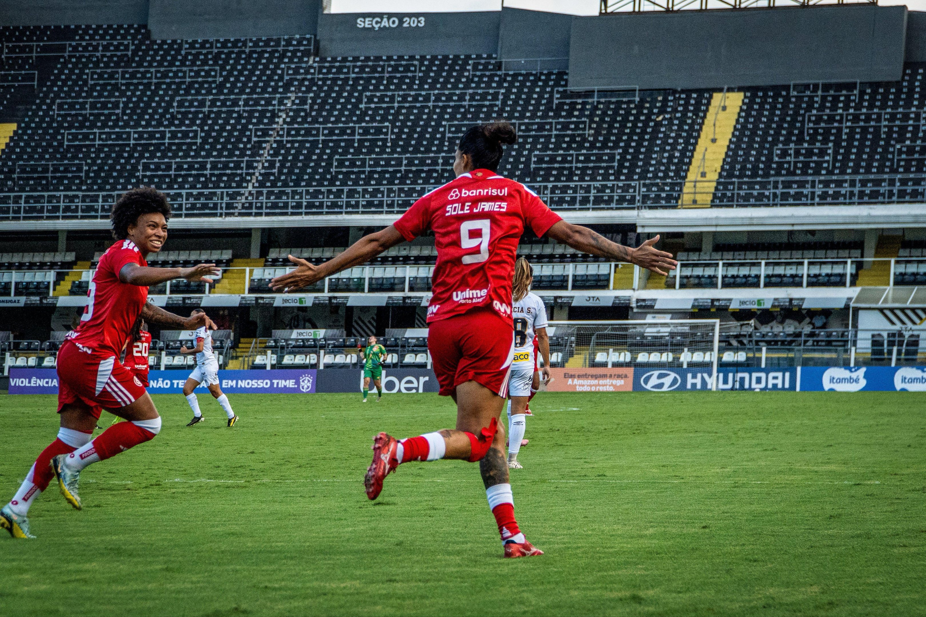 Gurias Coloradas golearam o Santos por 3 a 0, na Vila Belmiro