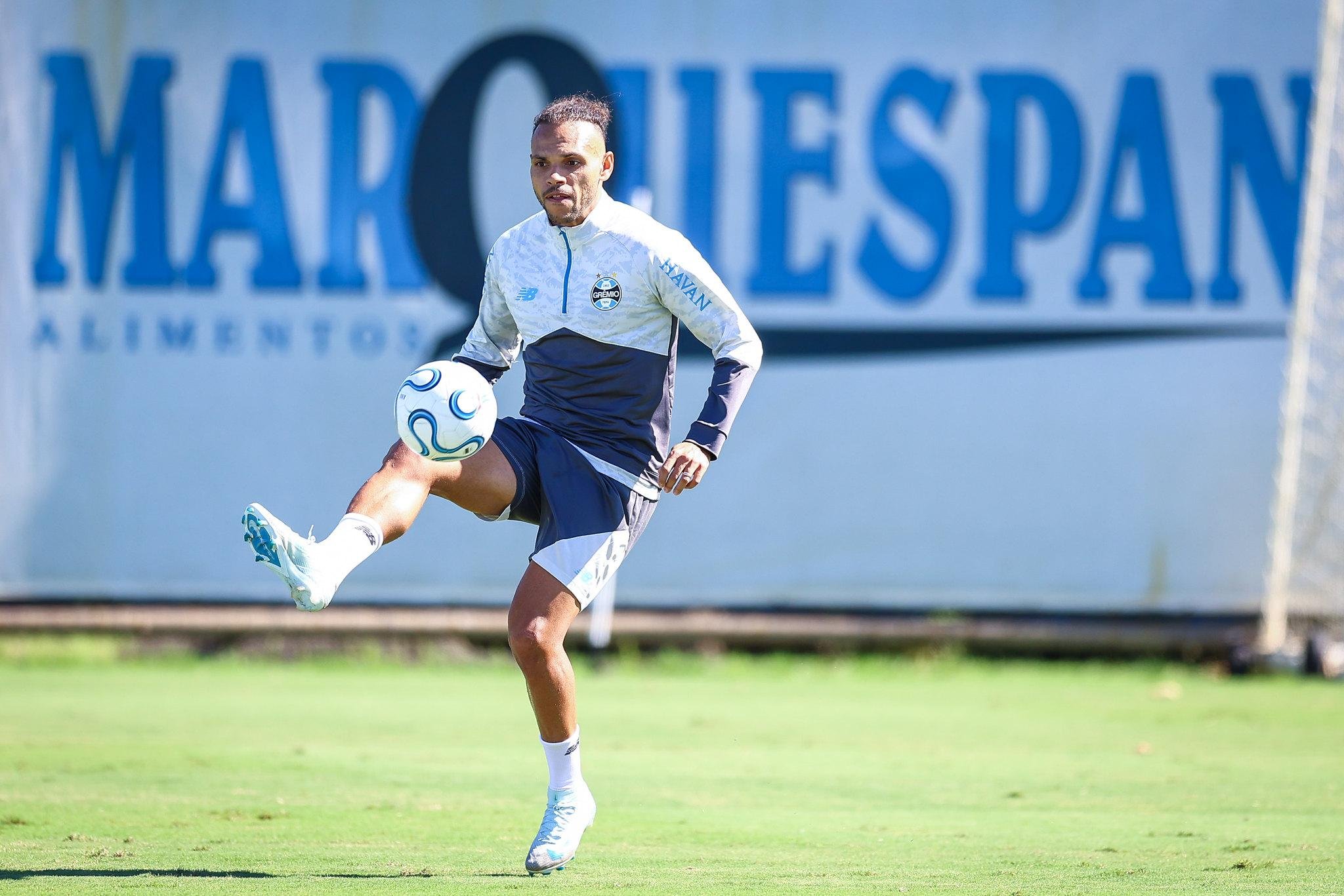 Braithwaite ser&aacute; titular contra o Furac&atilde;o, em Curitiba