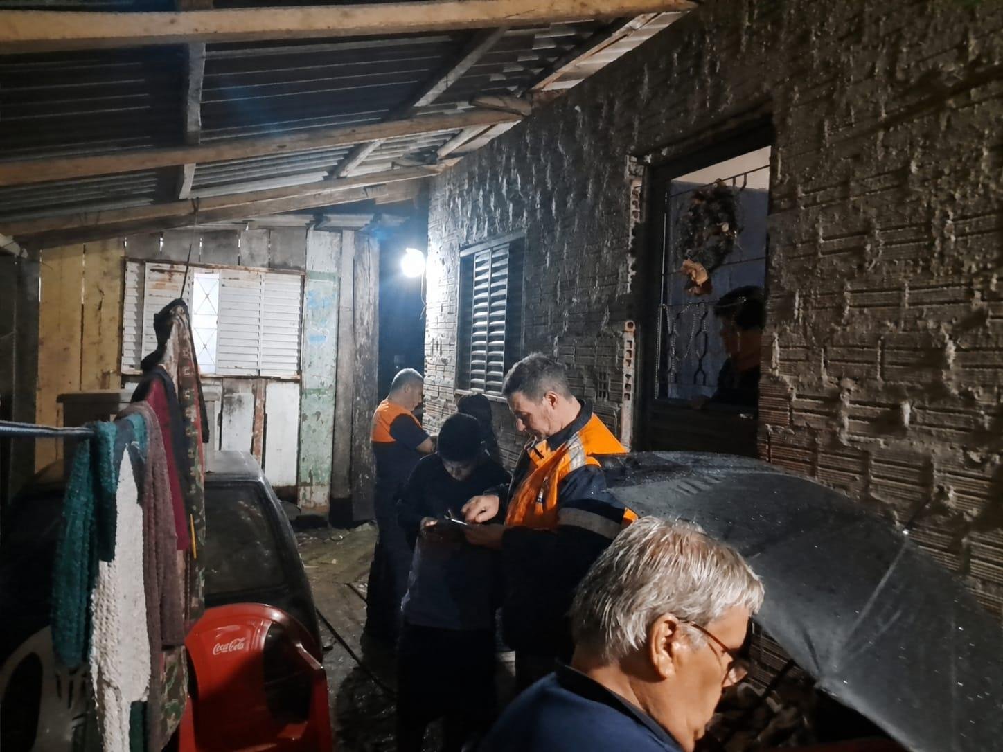 A Defesa Civil do munic&iacute;pio realizou os atendimentos. N&atilde;o h&aacute; moradores fora de suas resid&ecirc;ncias