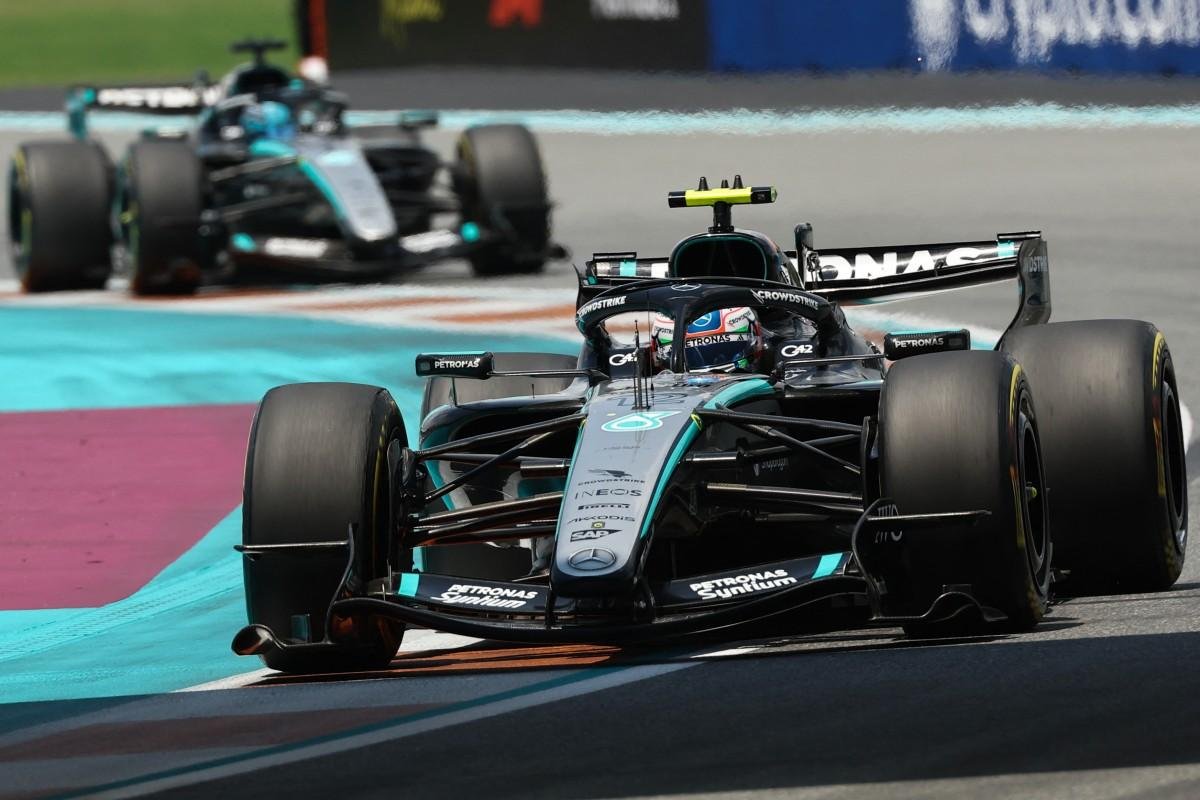 Italiano Kimi Antonelli larga na frente no GP de Miami