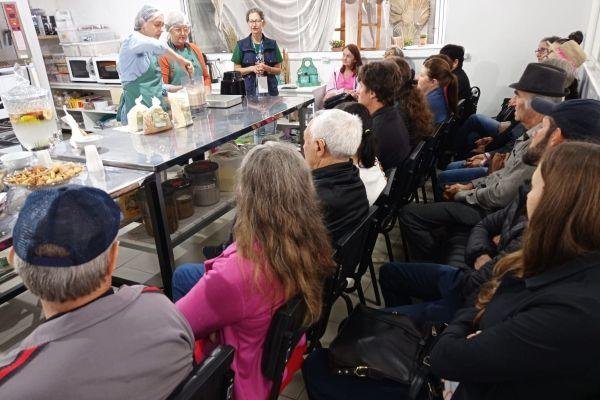 O espa&ccedil;o onde ocorrem as atividades se chama &ldquo;Cozinha da Neca&rdquo; em homenagem &agrave; extensionista rural aposentada Neca Bao