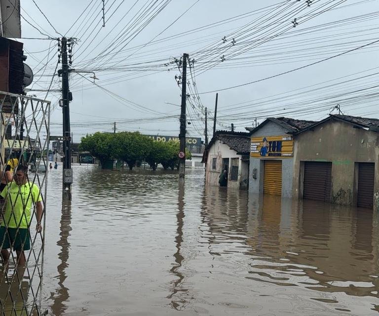 Chuvas na Para&iacute;ba deixam milhares de afetados