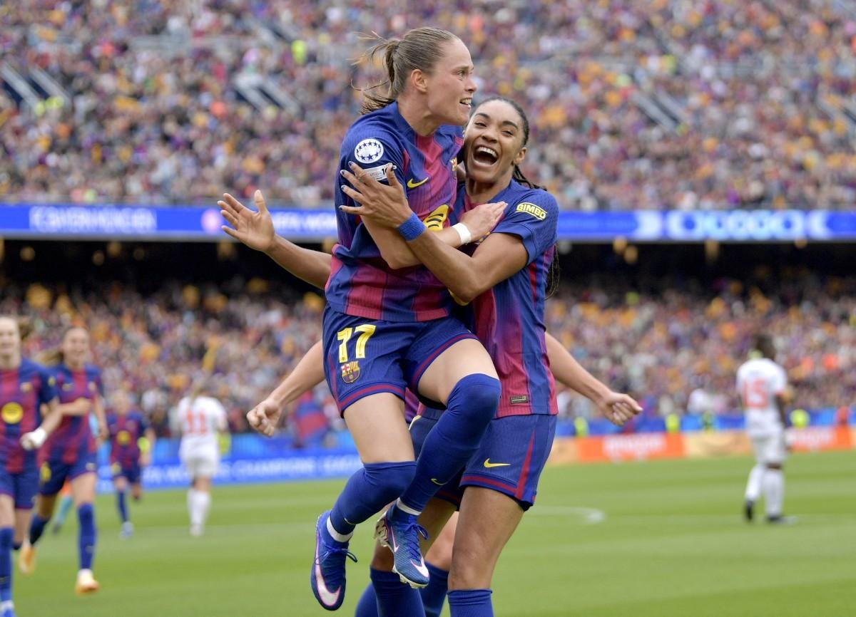 Ewa Pajor (esquerda) e  Salma Paralluelo (direita) marcaram na vit&oacute;ria do Barcelona
