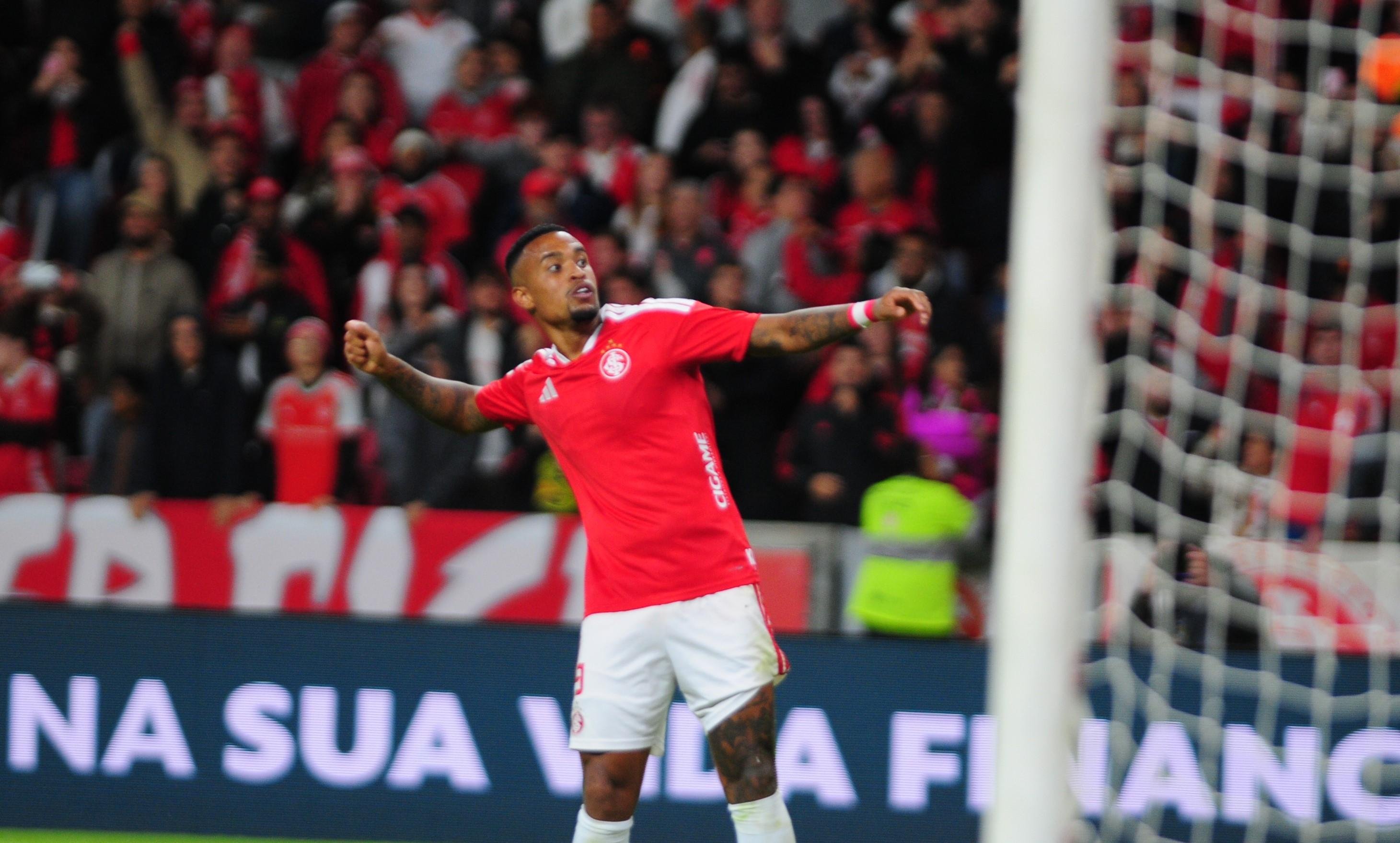 Alerrandro participou dos dois gols do Inter diante do Fluminense