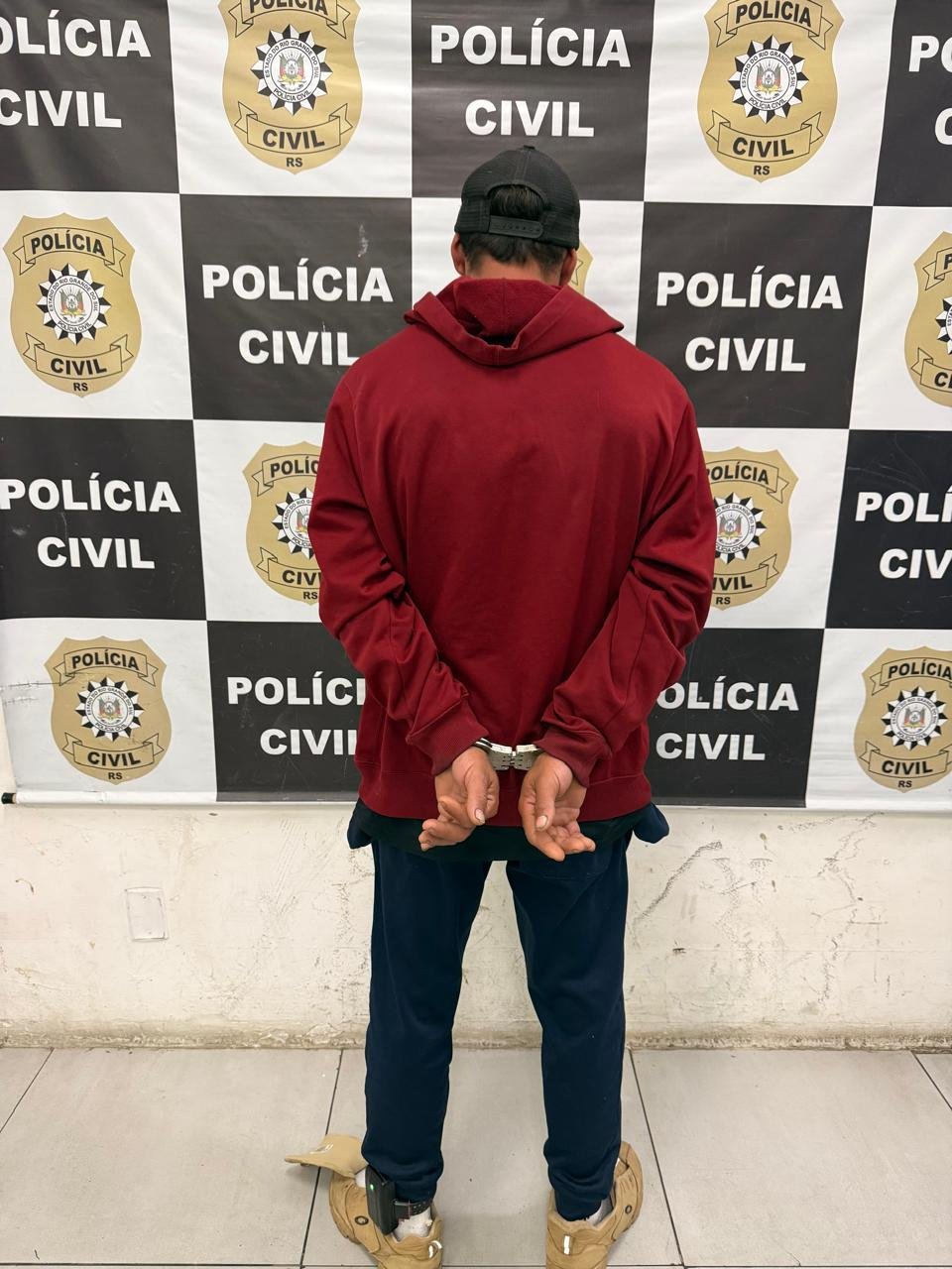 Homem &eacute; preso por aplicar golpe dos nudes em Porto Alegre