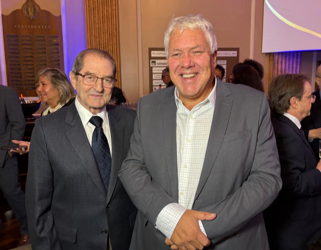 Ricardo Russowsky e Eug&ecirc;nio Corr&ecirc;a na posse do novo presidente da Associa&ccedil;&atilde;o Comercial de Porto Alegre, Jos&eacute; Paulo Martins