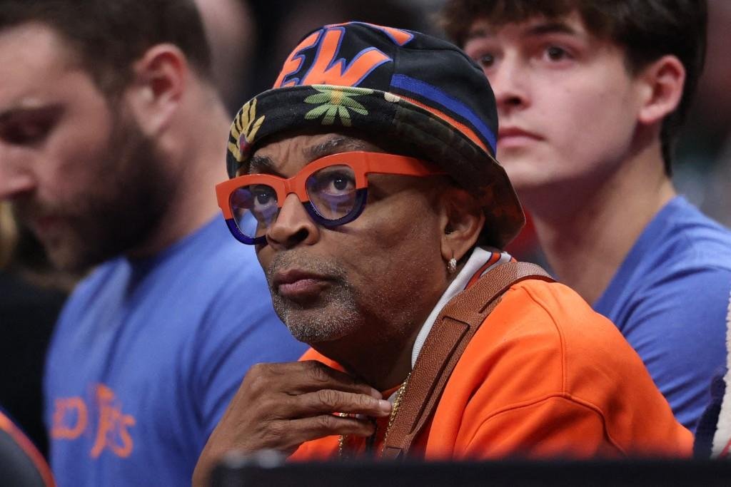 Spike Lee afirmou que a escolha narrativa est&aacute; diretamente ligada ao recorte temporal do longa