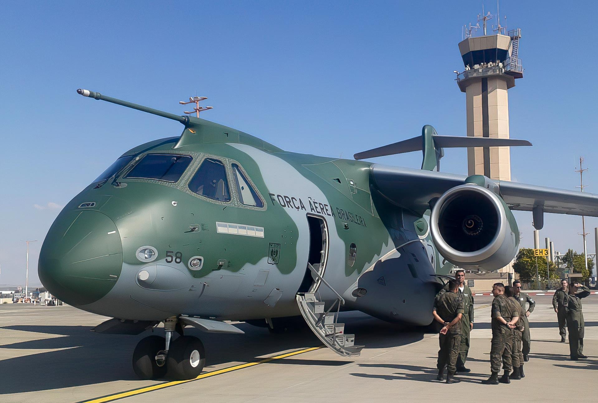 Embraer assinou um contrato com o Tawazun Council for Defence Enablement para a venda de 10 aeronaves C-390 Millennium e 10 op&ccedil;&otilde;es de compra