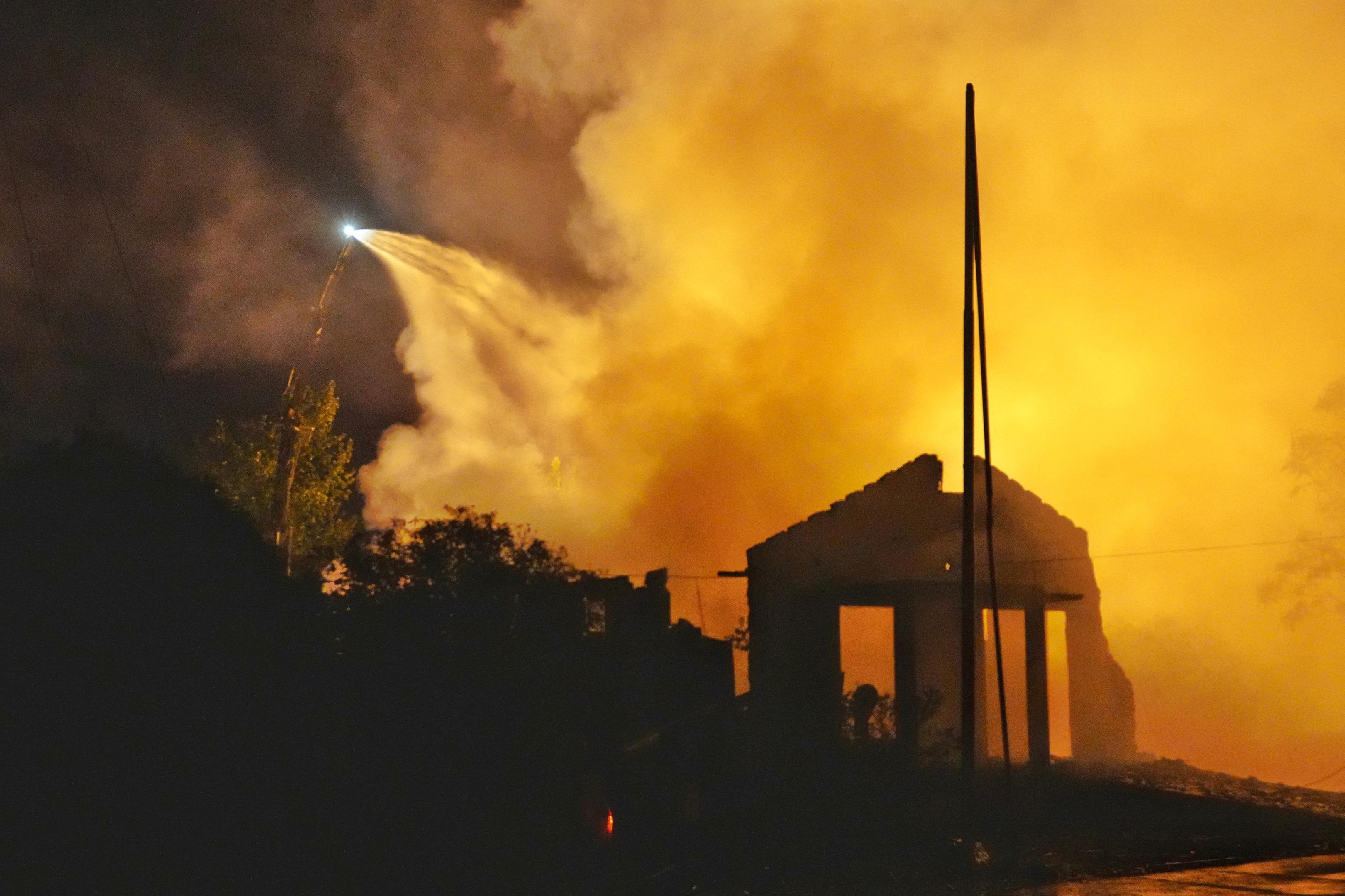 Uma grande explos&atilde;o em uma f&aacute;brica de fogos de artif&iacute;cio no centro da China