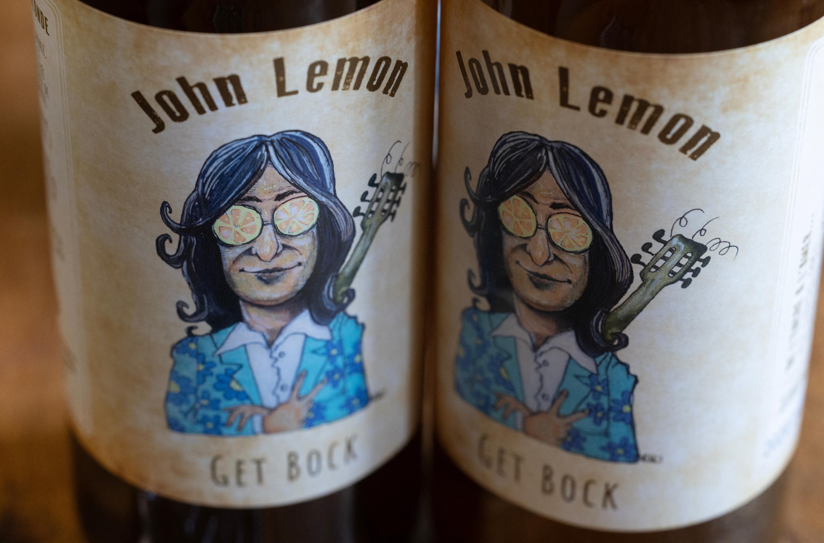 Cervejeiro contou que h&aacute; cinco anos procurava um nome para uma cerveja clara com gengibre e lim&atilde;o "e pensamos que John Lemon soava bem"