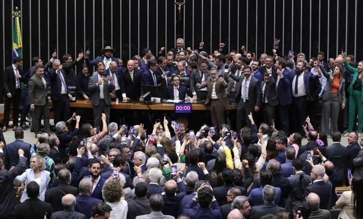 Conselho de &Eacute;tica da C&acirc;mara decide se suspende deputados que ocuparam Mesa Diretora